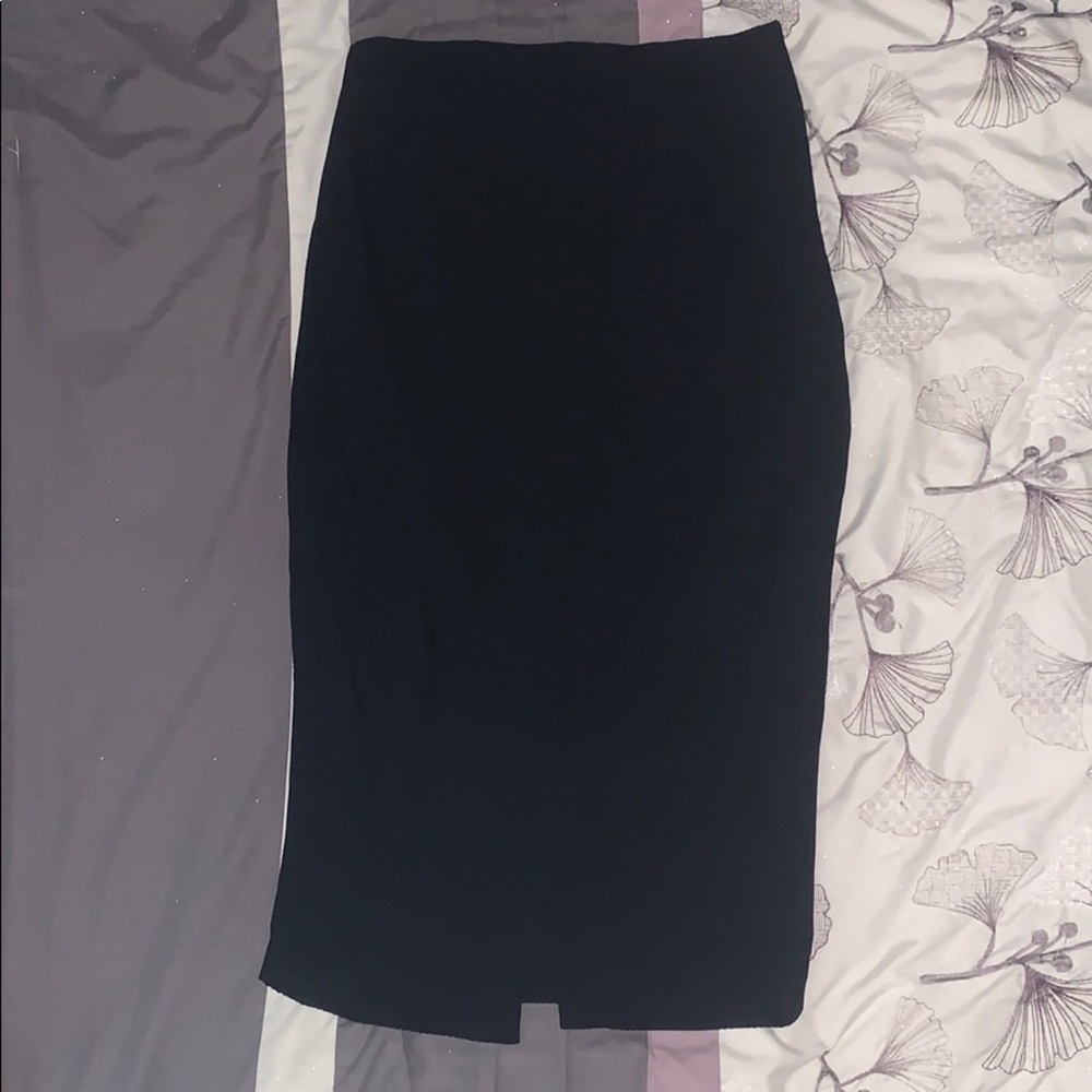 Mesh overlay form fitting pencil skirt